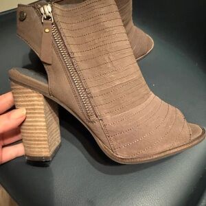 Chic Brown Heeled Boots with Zipper Detail